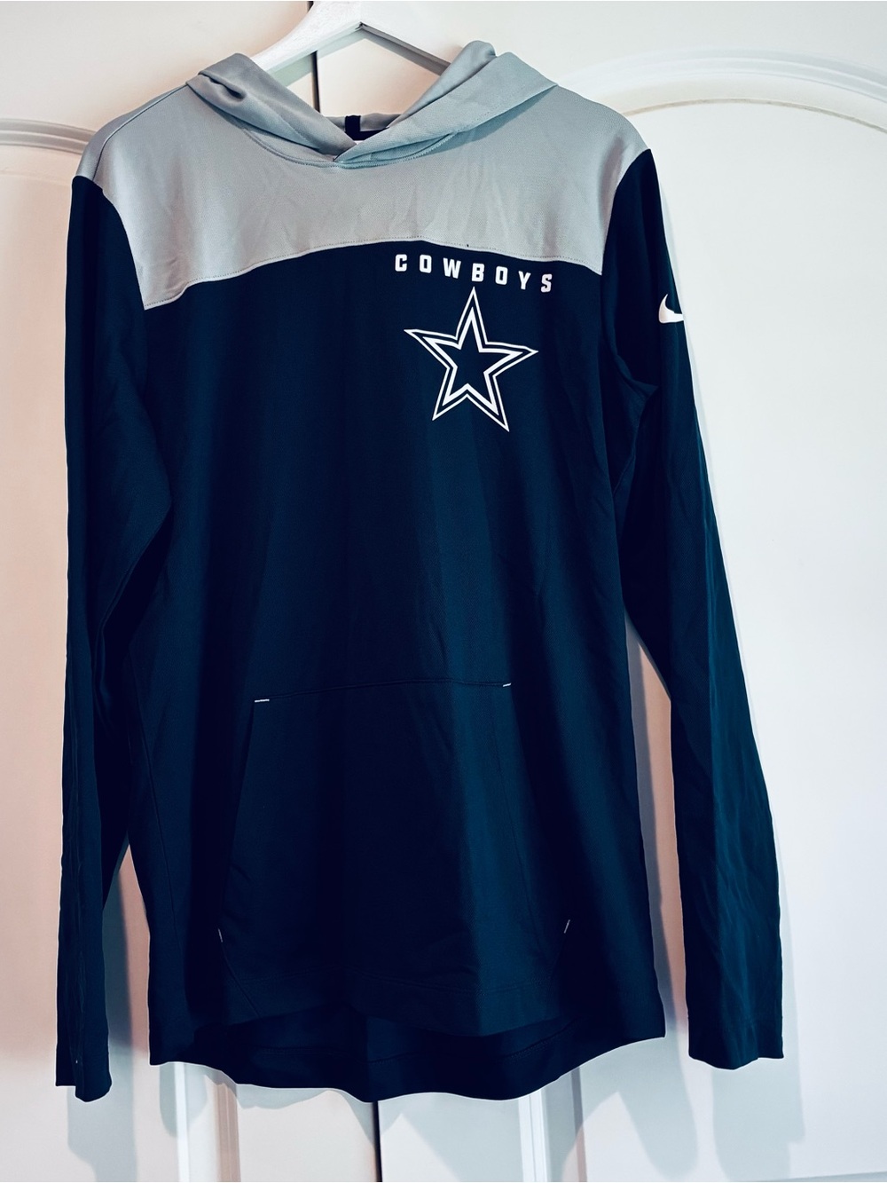 DALLAS COWBOYS Logo Nike Colorblock Hoodie in Navy and Light Gray Size S